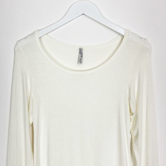 Yahada Long Sleeve Tee - Picture 2 of 6